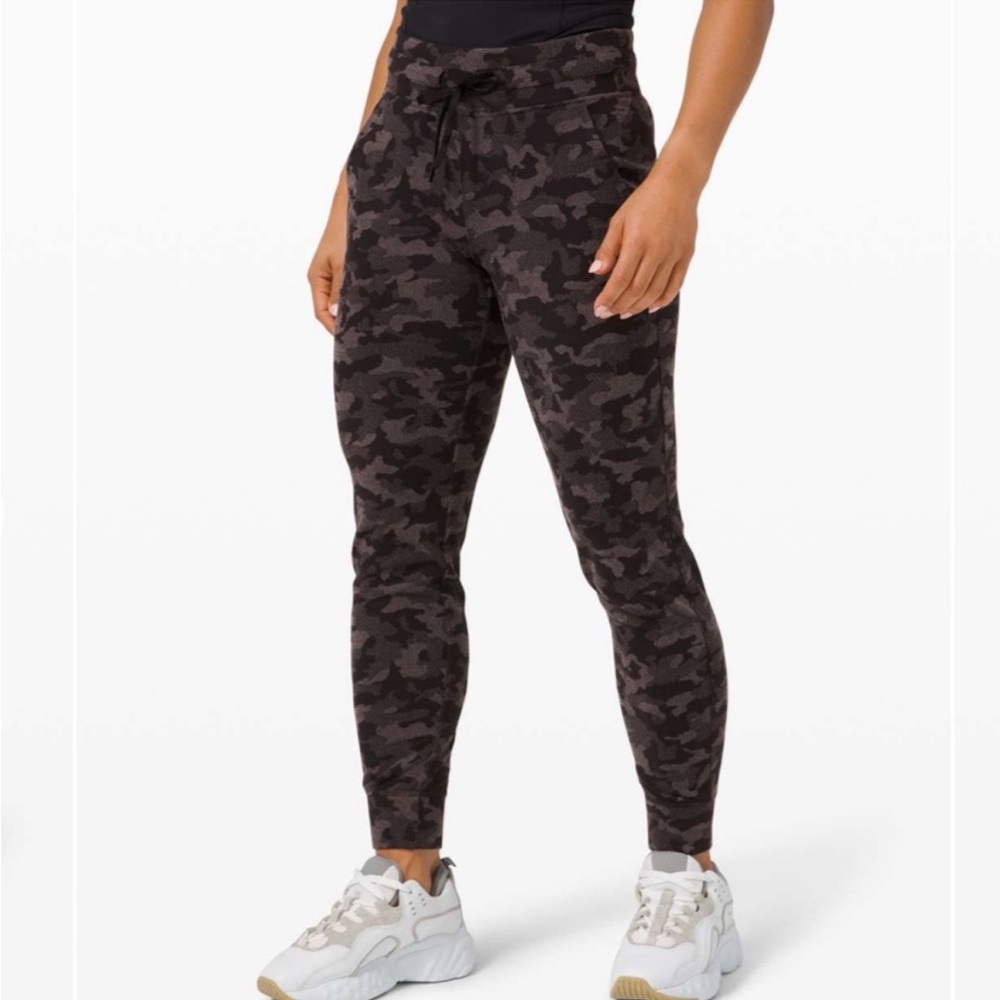 Lululemon Women's Camo Ready To Rulu Joggers Size 4